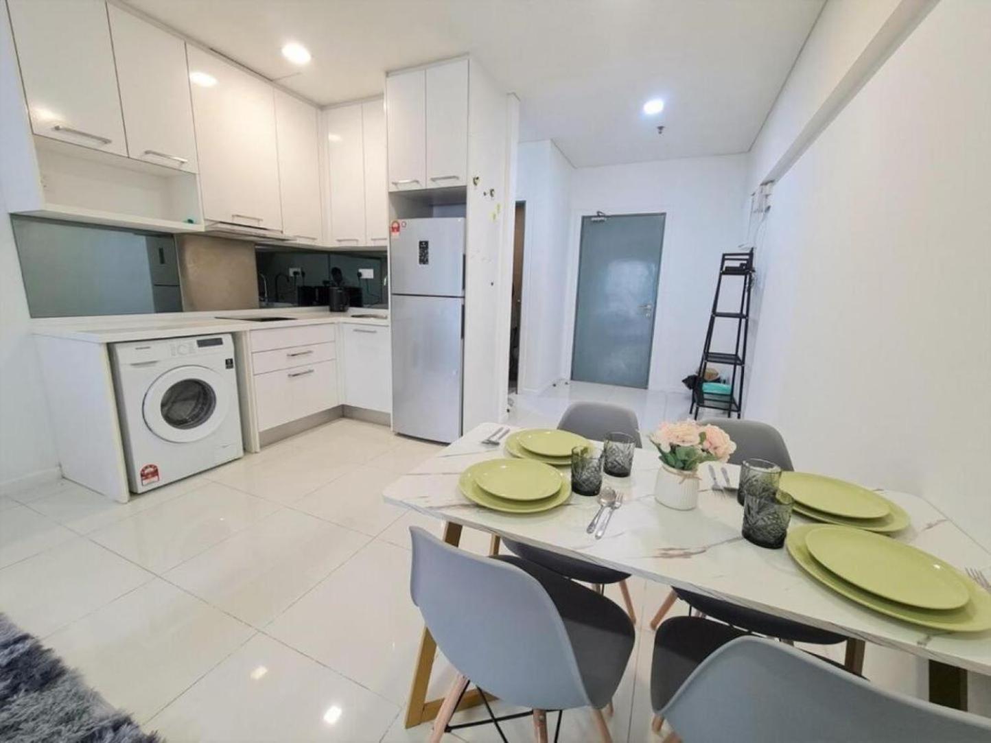 Mercu Summer Suites Klcc By Comfort Suites Куала Лумпур Екстериор снимка